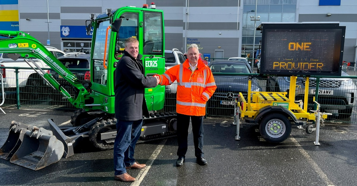 Ben Cole (left) Business development Manager at SiteZone with Richard Wedley (right) Business Development Manager - UK - Traffic Management at Sunbelt Rentals. Pictured with an electric Volvo excavator with SiteZone proximity warning system installed.